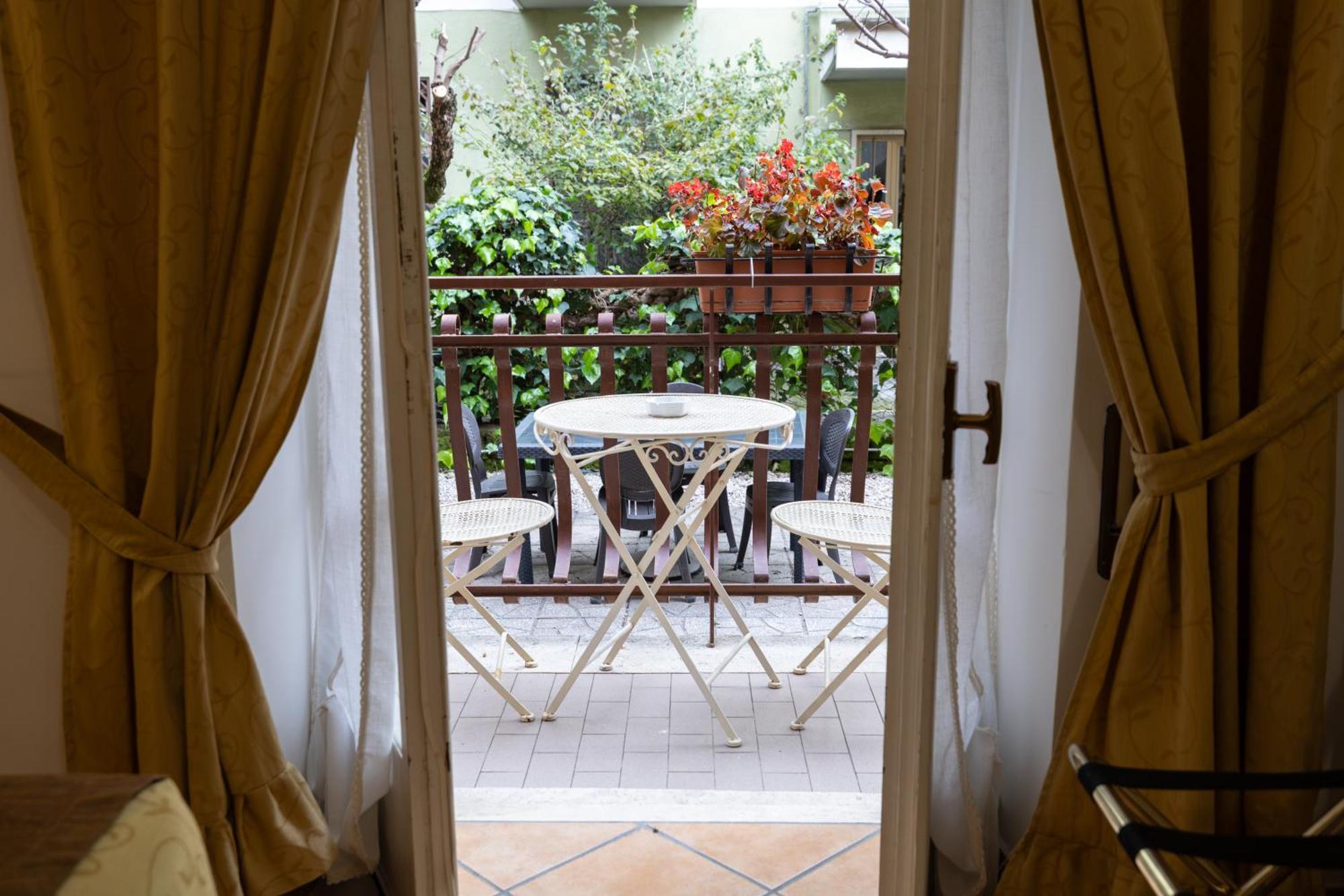 Casa Lollobrigida Bed & Breakfast Ciampino Eksteriør bilde